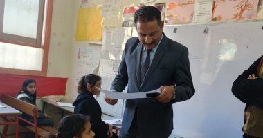 مدير تعليم الجيزة يتفقد لجان امتحانات النقل للمواد غير المضافة للمجموع.. صور
