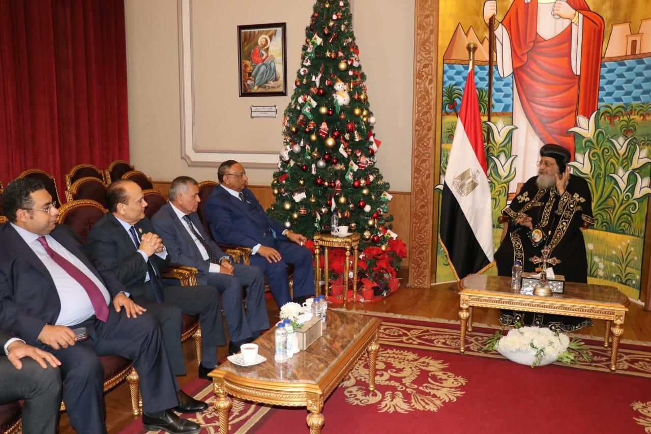 رئيس قضايا الدولة يهنئ البابا تواضروس الثاني بالعام الميلادى الجديد.. صور