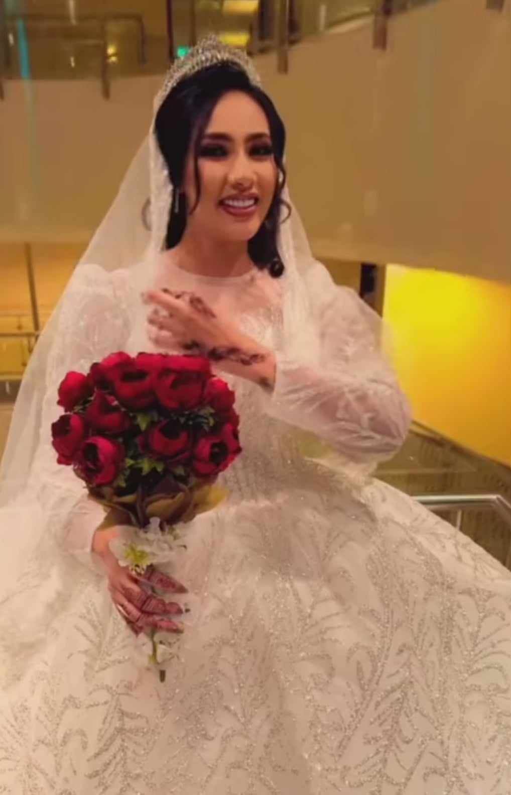 شاهد بالصورة.. حسناء الإعلام السوداني فاطمة كباشي تحظي بإعجاب المتابعين بعد ظهورها في أول يوم من السنة الجديدة داخل الحرم المكي وهي تؤدي “العمرة”