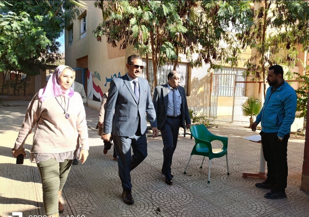 مدير تعليم الجيزة يتفقد لجان امتحانات النقل للمواد غير المضافة للمجموع.. صور