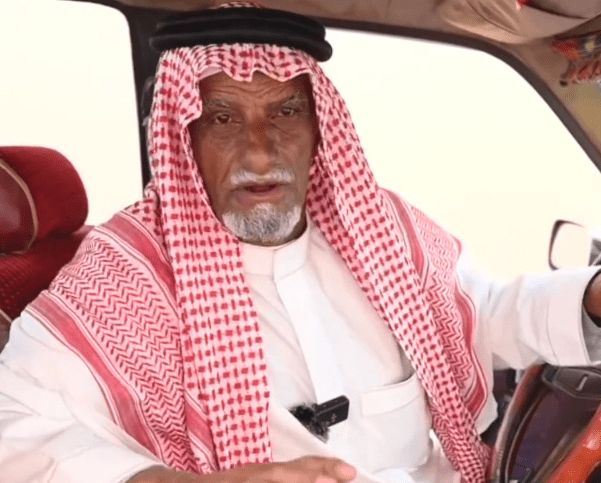 السعودية | اشتراها قبل 43 عاما وحج بها 26 مرة.. “عبدالله العسيري” يروي قصة ارتباطه بسيارته التي يرفض بيعها مهما بلغ الثمن