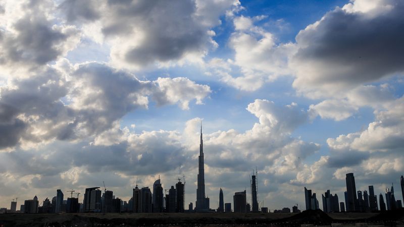 الامارات | بسبب "المرتفع السيبيري".. الدولة تشهد أمطاراً وانخفاضاً في درجات الحرارة خلال شهر يناير