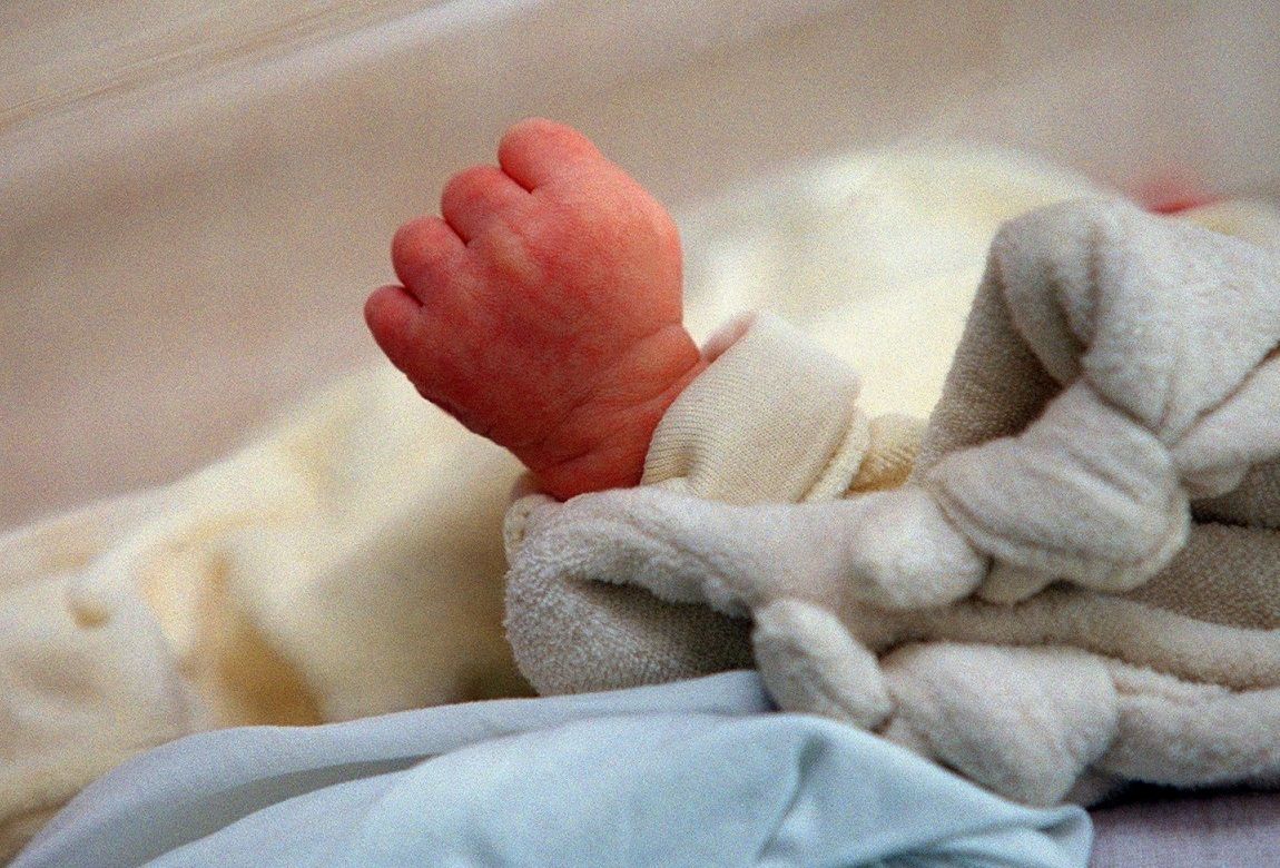 الامارات | ولادة طفلتين توأمين كرواتيتين في سنتين مختلفتين