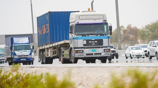 طرق دبي: 98% التزام المركبات الثقيلة بالحد من الانبعاثات الكربونية