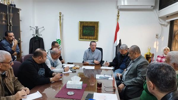 ياسر قمر يجتمع مع رؤساء لجان تصفيات المنطقة الخامسة للكرة للطائرة بالقاهرة