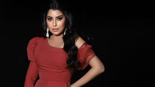 بالأحمر.. شاهد أيتن عامر في جلسة تصوير جديدة