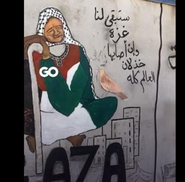 رسائل أمل على البيوت المدمرة بغزة.. هكذا عبرت فلسطينية عن صمود شعبها