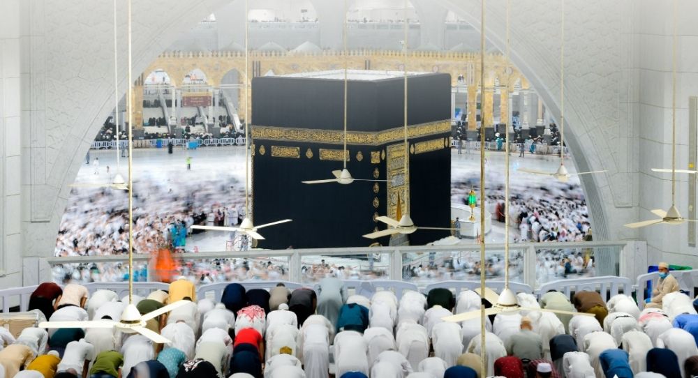 خادم الحرمين يوافق على استضافة 1000 معتمر من جميع دول العالم خلال 2024م