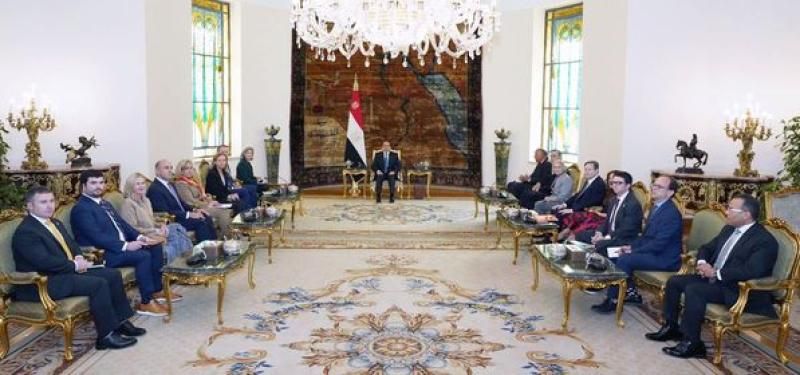 "السيسي" لوفد من الكونجرس الأمريكي: الأولويةُ الراهنة وقفُ حرب غزة