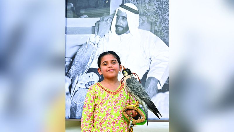 الامارات | صقّارون إماراتيون في عمر الزهور.. يحفظون التراث ويحلمون بـ «الناموس»