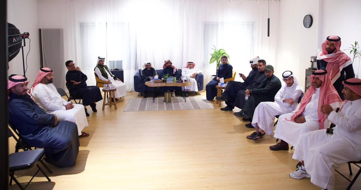 الزميل احمد راجحي يتلقى التهاني بتدشين "لمحات"