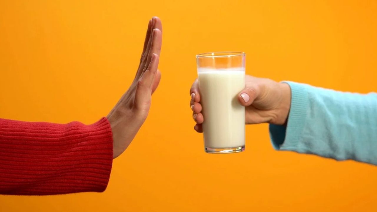 تراند اليوم : تجربتي مع شرب الحليب على معدة فارغة.. لهذا السبب هو فكرة سيئة