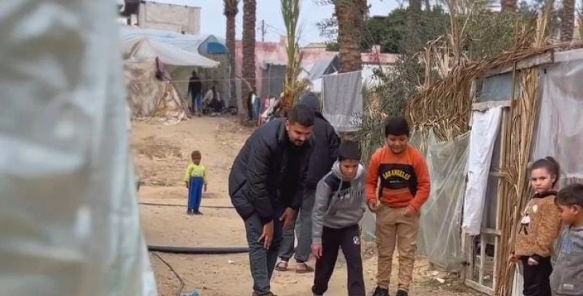 أطفال غزة يلعبون تحت القصف وبين الركام.. «نحب الحياة إذا ما استطعنا إليها سبيلا»