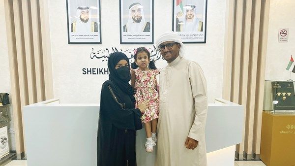 الطفلة حمدة تمارس حياتها الطبيعية بعد 33 عملية في «خليفة الطبية»