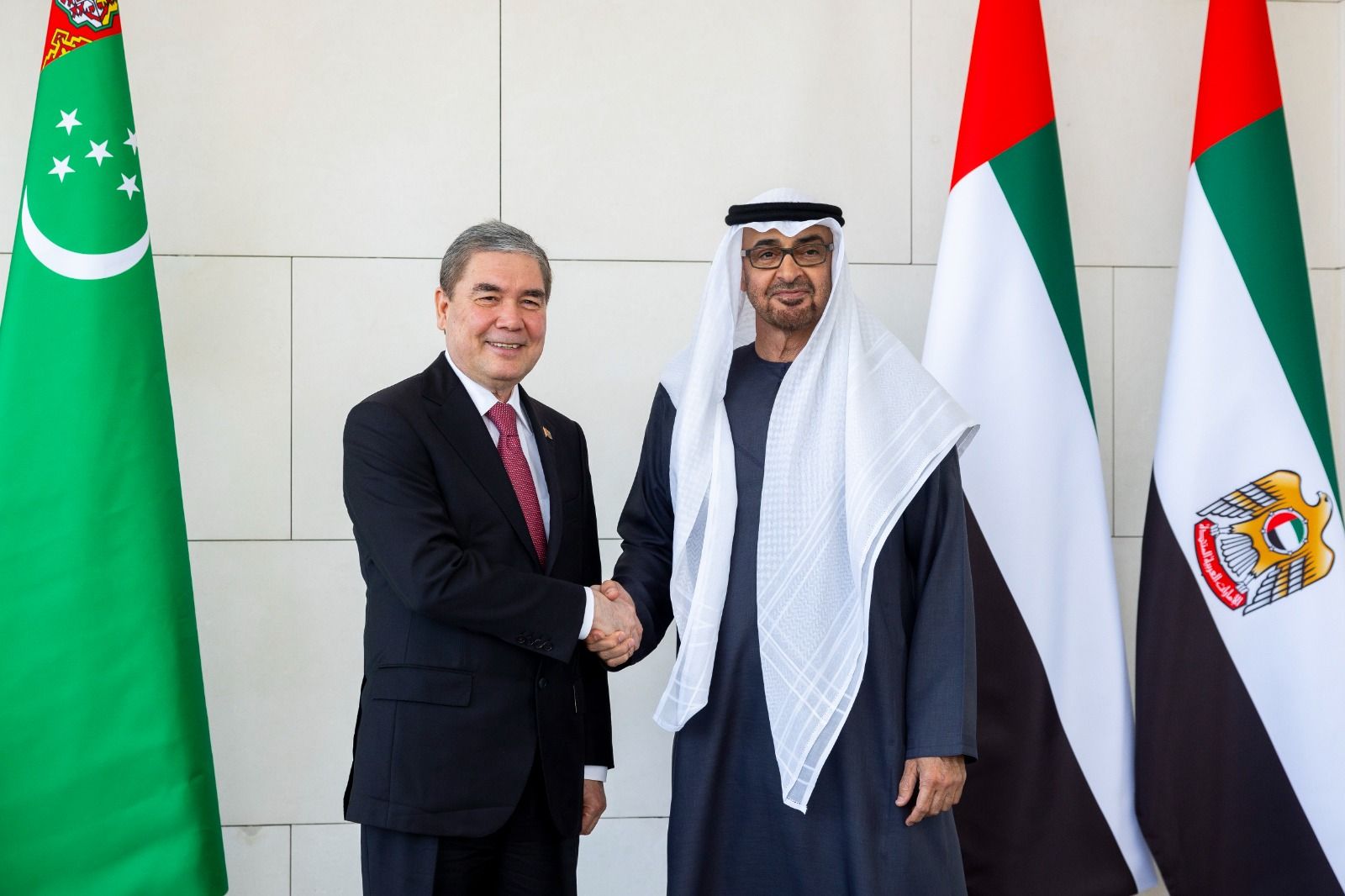 الامارات | رئيس الدولة يستقبل رئيس مجلس الشيوخ في تركمانستان