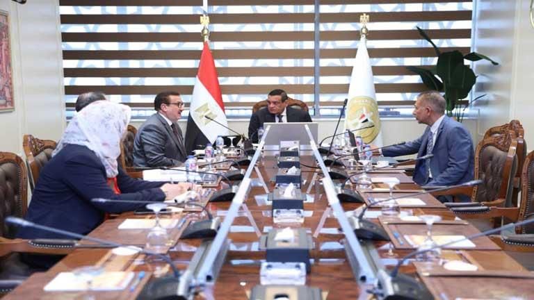 وزير التنمية المحلية يتابع معدلات تنفيذ مشروعات محافظة المنوفية