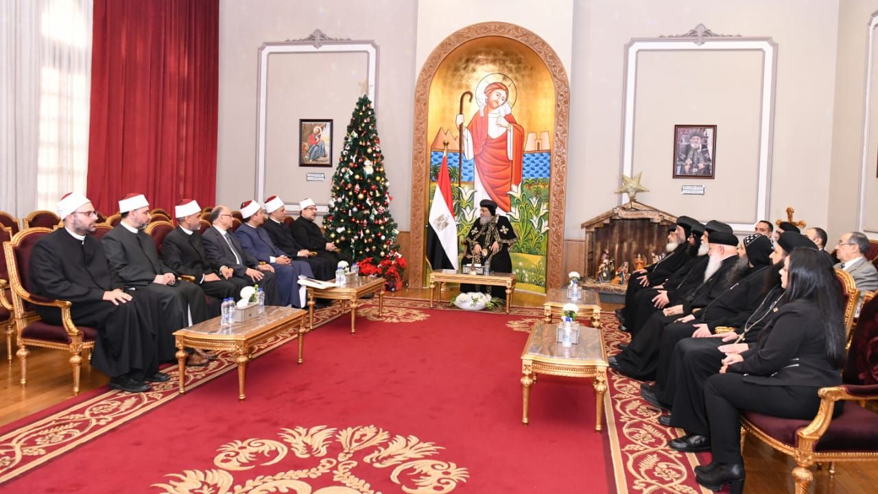 وزير الأوقاف يزور البابا تواضروس الثانى للتهنئة بعيد الميلاد المجيد