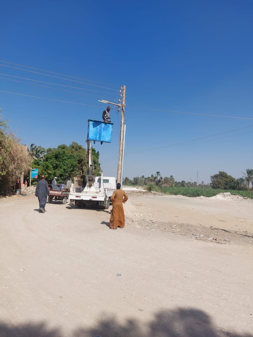 حياة كريمة بالأقصر.. دعم كبير للقرى بشبكات كهرباء وتغيير المحولات (صور)