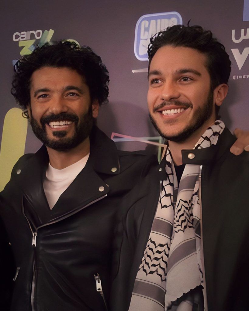 بالصور – خالد النبوي يدعم نجله في أولى بطولاته السينمائية