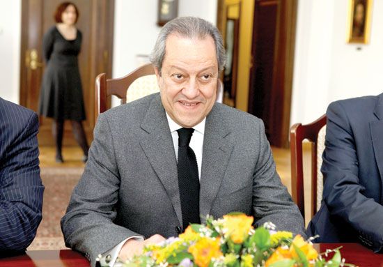 عدد خاص من ”الخليج 365” بمناسبة عيد الميلاد المجيد