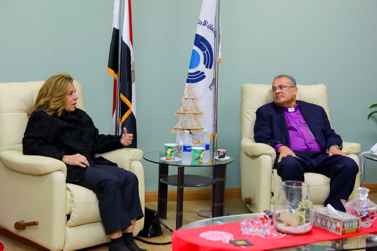 رئيس الطائفة الإنجيلية يستقبل السفيرة مشيرة خطاب رئيس المجلس القومى لحقوق الإنسان