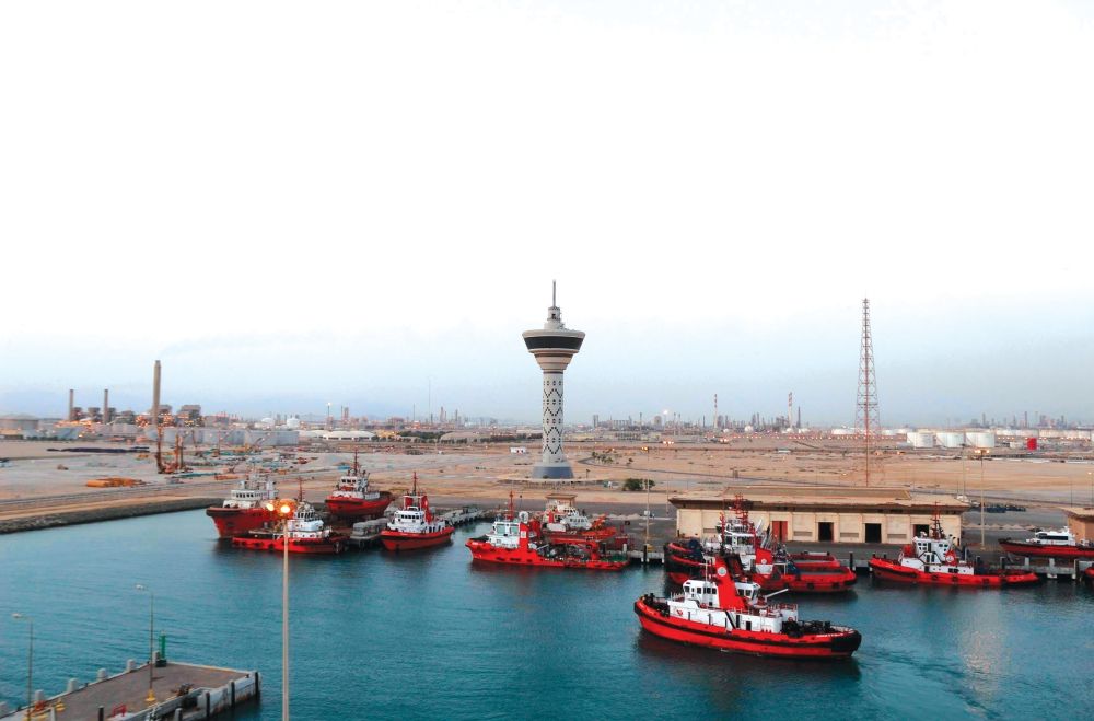 ميناء ينبع الصناعي يستقبل أول سفينة لشحن السيارات منذ إنشائه
