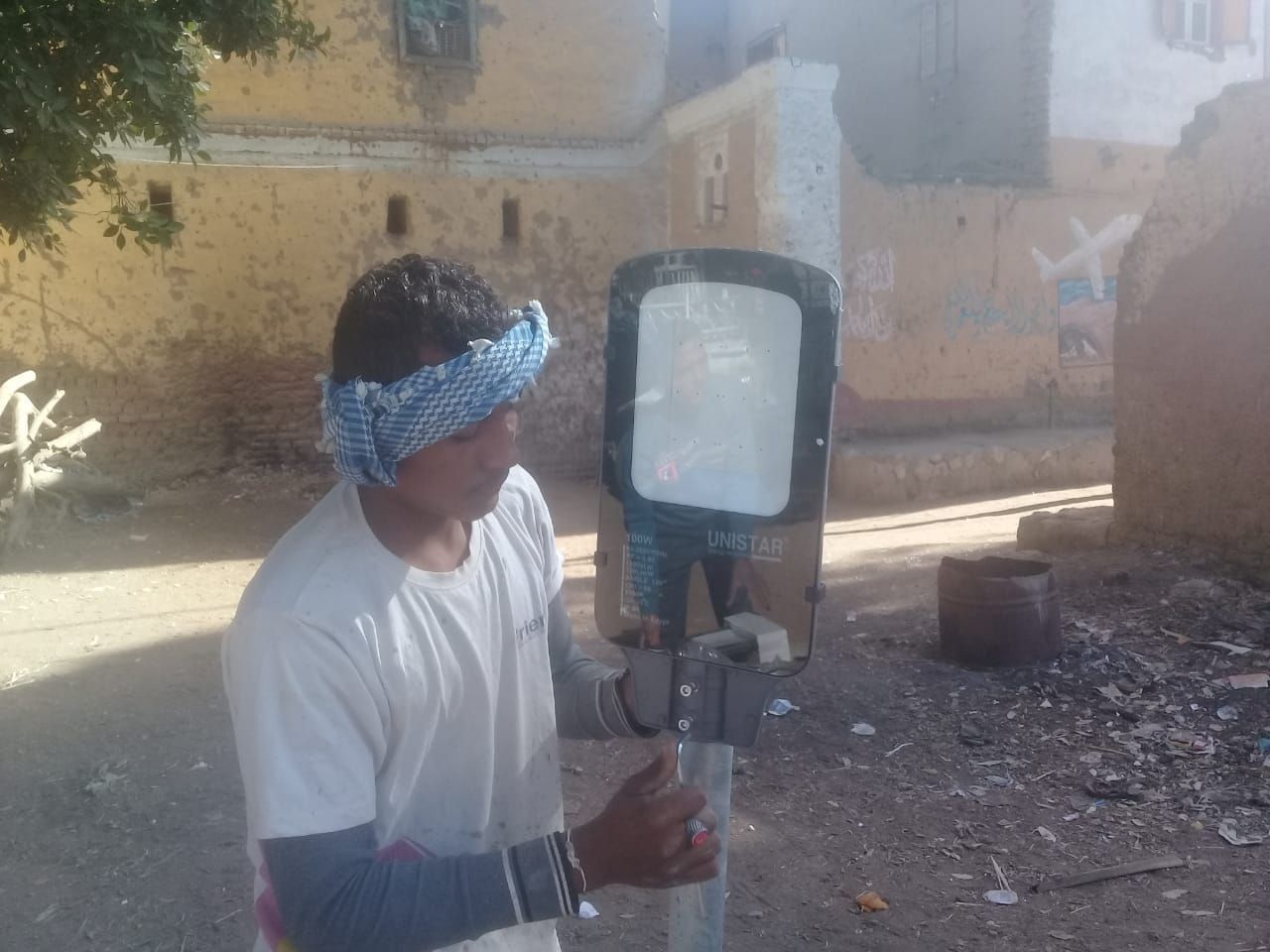 حياة كريمة بالأقصر.. دعم كبير للقرى بشبكات كهرباء وتغيير المحولات (صور)