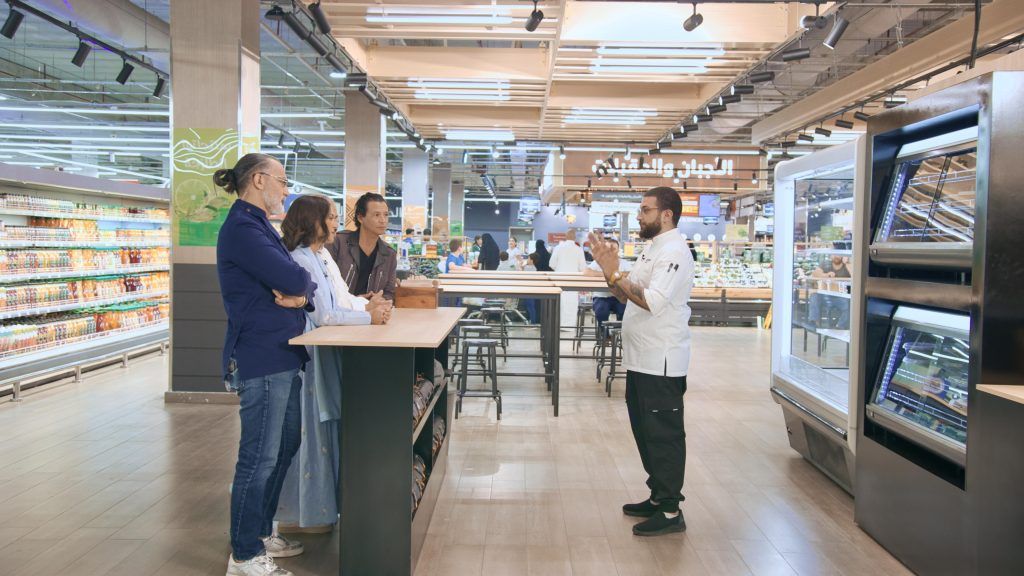 منافسة حامية بين مشتركي TOP CHEF- All Stars.. من خسر في تحدّي المأكولات الجاهزة؟