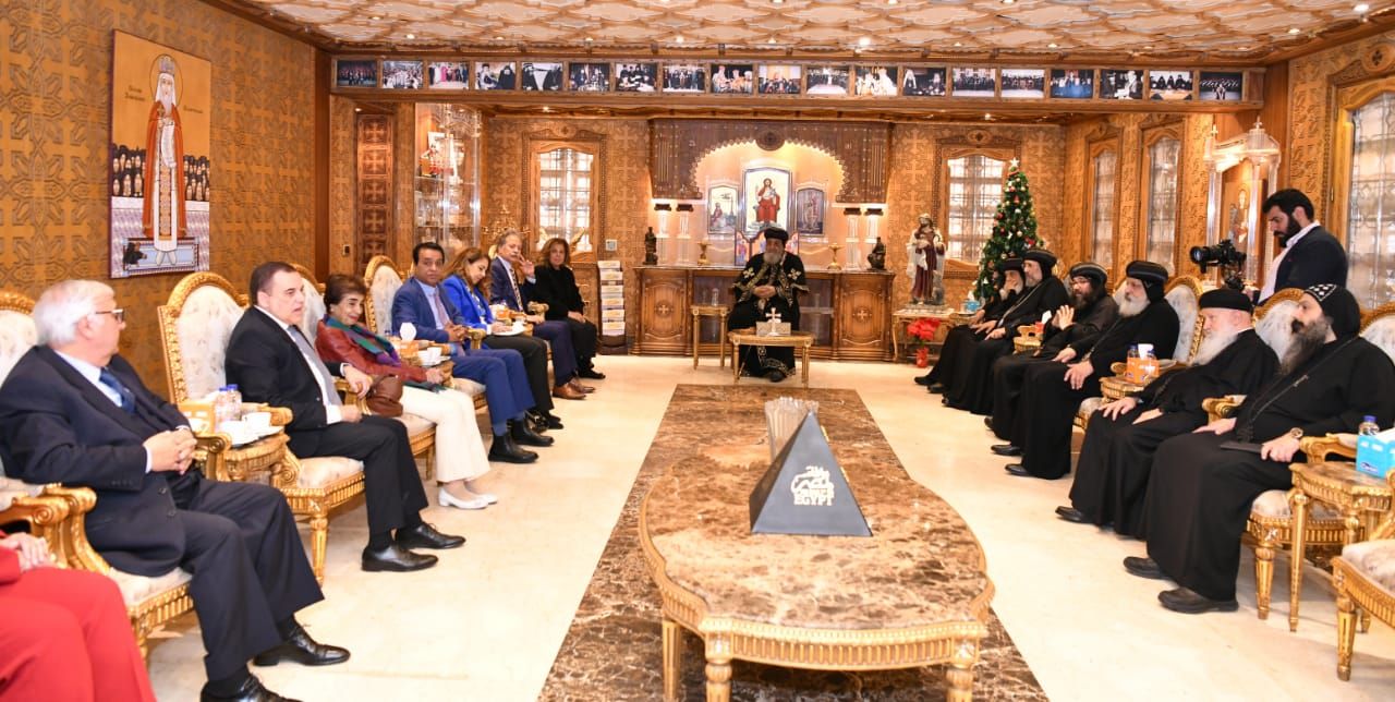 البابا تواضروس الثانى يستقبل وفد المجلس القومى لحقوق الإنسان للتهنئة بعيد الميلاد