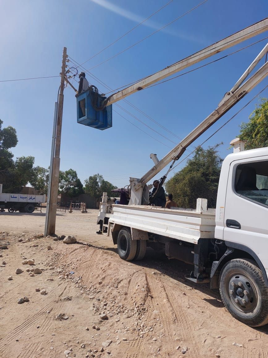 حياة كريمة بالأقصر.. دعم كبير للقرى بشبكات كهرباء وتغيير المحولات (صور)