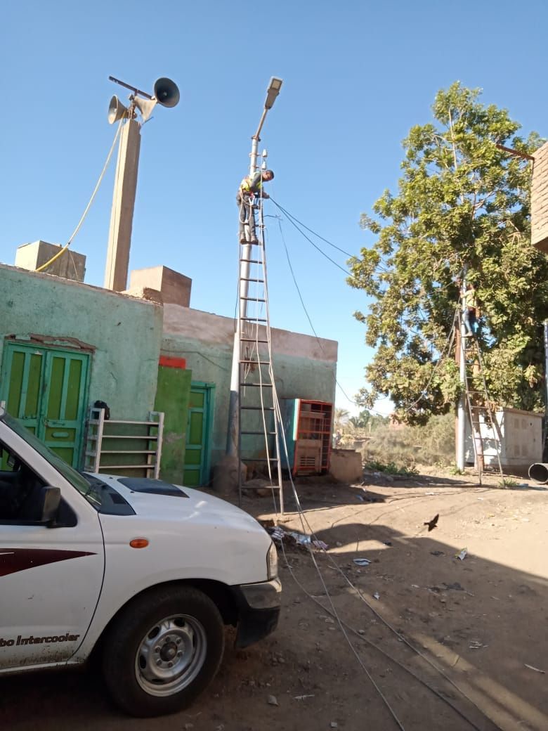 حياة كريمة بالأقصر.. دعم كبير للقرى بشبكات كهرباء وتغيير المحولات (صور)