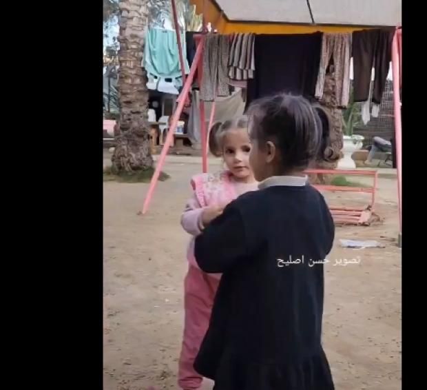 بين القرود والأسود.. عائلات فلسطينية تعيش في حديقة حيوانات هربا من القصف