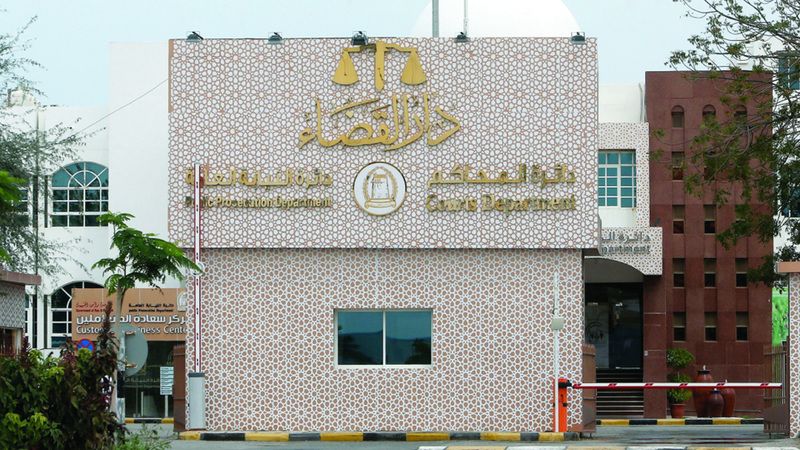 الامارات | إلزام شاب بمخالفات مرورية ارتكبها بسيارة صديقه