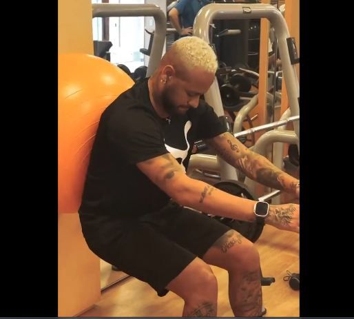 شاهد.. نيمار يواصل الإعداد بقوة للعودة إلى الملاعب