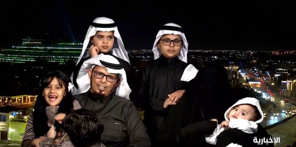 شاهد.. زوجان يرويان قصة احتضانهما لـ 5 أيتام: نشعر بسعادة وبركة حقيقية