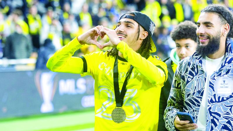 الامارات | الكندي فارسي في دبي للتفاوض مع الوصل