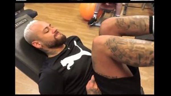 شاهد.. نيمار يواصل الإعداد بقوة للعودة إلى الملاعب