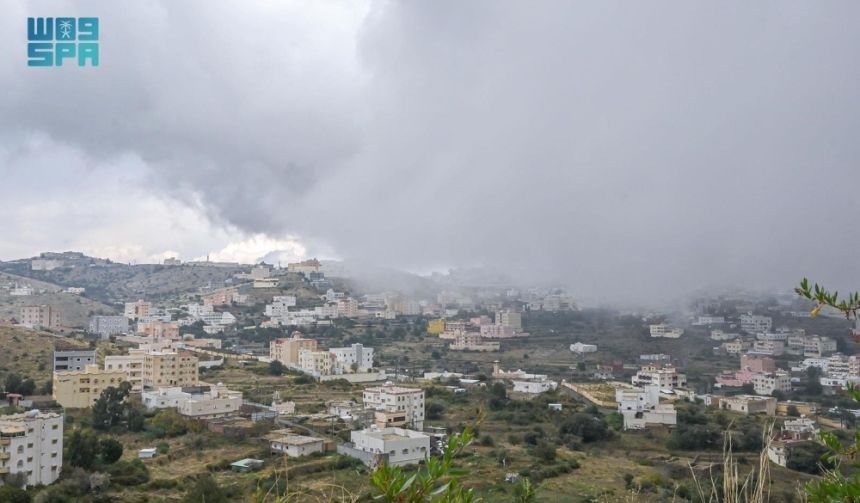 بالصور.. هطول أمطار متفرقة على الباحة