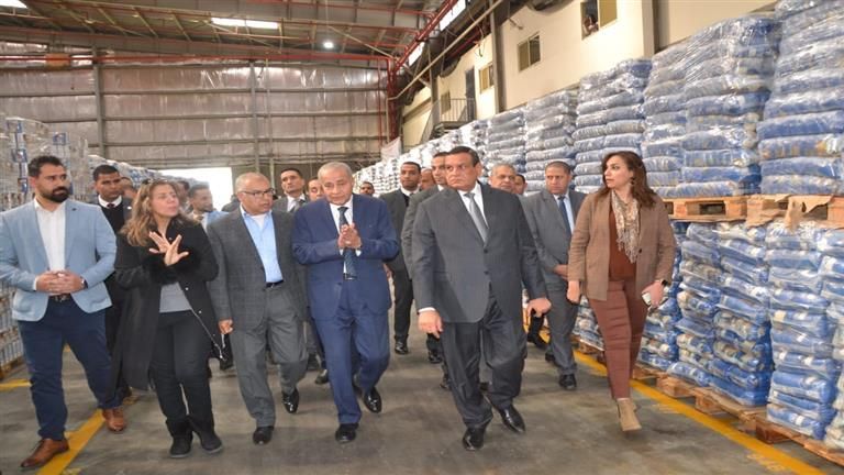 وزيرا التنمية المحلية والتموين يتفقدان مخازن السلع الأساسية لسلسلة "كازيون" بدمنهور