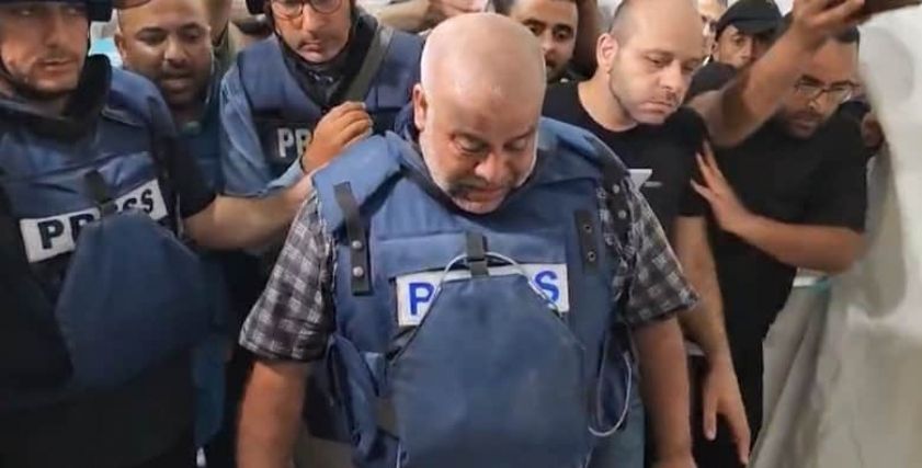 «بابا راح عالجنة».. ماذا أعطى وائل الدحدوح لطفلة استشهد والديها بقطاع غزة؟