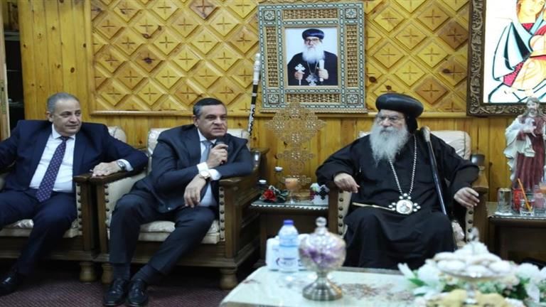 وزير التنمية المحلية يهنئ الأنبا باخوميوس مطران البحيرة بعيد الميلاد