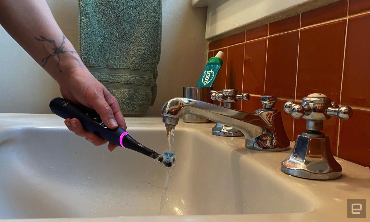 تكنولوجيا: فرشاة الأسنان الكهربائية الذكية Oral-B iO Series 7 متاحة الآن بخصم 71 دولار #CES2024