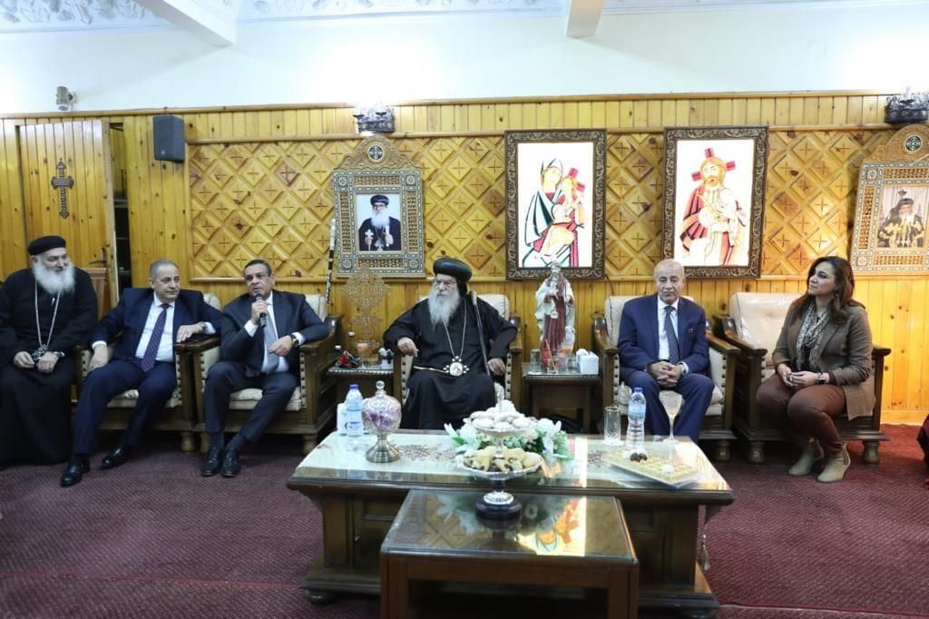 وزير التنمية المحلية يهنئ الأنبا باخوميوس مطران البحيرة بعيد الميلاد
