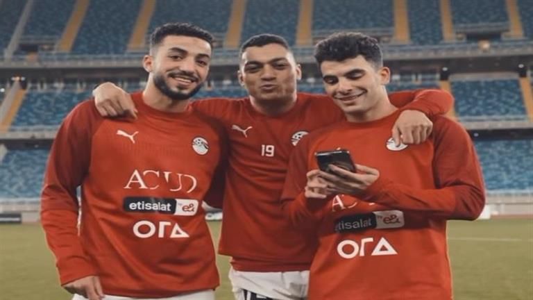 "الأفضل في مصر وأعظم مدافع".. زيزو وعبد المنعم يردان على رسائل الجماهير