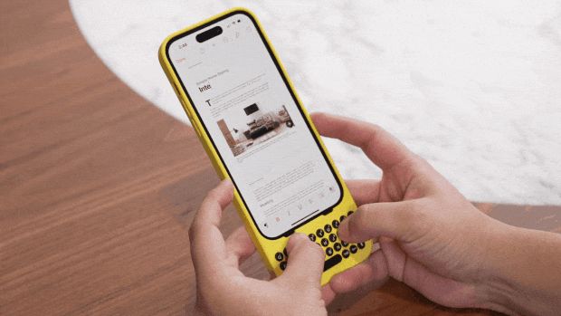 تكنولوجيا: شركة Clicks تريد إحياء حافظات آيفون المزودة بلوحات المفاتيح مجددًا #CES2024