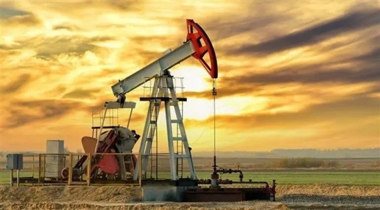 النفط يسجل مكاسب بأول أسبوع من 2024.. والخام الأميركي يقفز 3%
