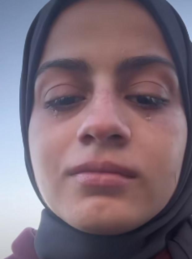 بعد استشهاد معظم أفراد الأسرة.. من هي خلود وائل الدحدوح الوحيدة الملازمة لوالدها في غزة؟