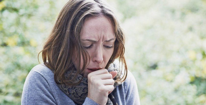 بدون أدوية.. مٌكون سحري موجود في منزلك يخلصك من الكحة المستمرة