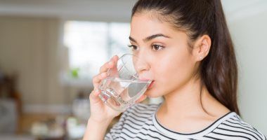 علامات تدل على أنك لا تشرب كمية كافية من الماء في الشتاء