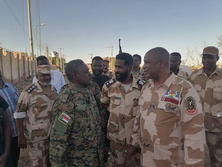 بالصور.. والي الخرطوم يتفقد قوات الاحتياطي المركزي بامدرمان
